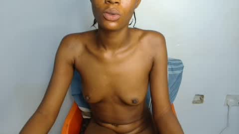 Snapshot of slim_wetpussyy chatting on 06/30/26, 08:43 Bella online show from 06/30/26, 08:43