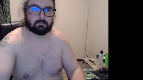 Snapshot of slimdizzy64 chatting on 01/06/25, 01:42 slave drew or slut online show from 01/06/25, 01:42