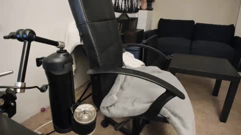 Snapshot of slimguerrilla chatting on 12/31/24, 01:04 Slimguerrilla online show from 12/31/24, 01:04