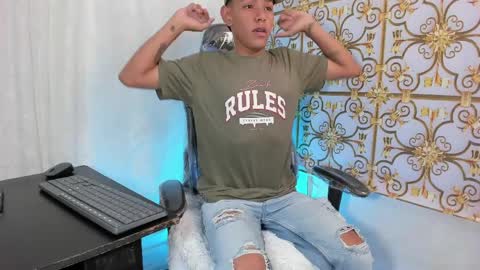 Snapshot of slimlatino_ chatting on 04/04/26, 12:24 SlimLatino online show from 04/04/26, 12:24