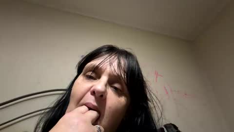 Snapshot of slimmers01 chatting on 03/18/26, 01:42 slimmers01 online show from 03/18/26, 01:42