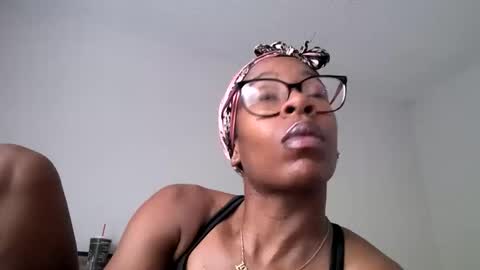 Snapshot of slimmmgooodiexoxo chatting on 09/24/25, 12:19 slimmmgooodiexoxo online show from 09/24/25, 12:19