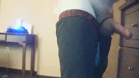 Snapshot of slips991 chatting on 11/10/25, 02:49 slips991 online show from 11/10/25, 02:49