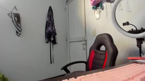 slone03 online show from 11/18/25, 06:56