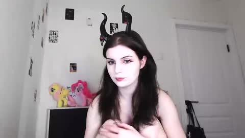 Snapshot of sloomonata chatting on 02/12/26, 01:55 sloomonata online show from 02/12/26, 01:55