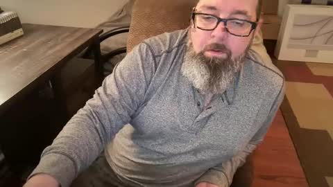 Snapshot of slut_slave_cfnm chatting on 01/04/25, 04:33 slut online show from 01/04/25, 04:33