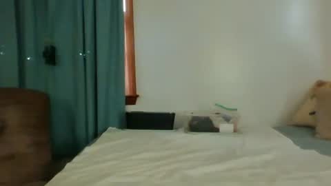 Snapshot of sluttamer72 chatting on 09/16/25, 03:35 Jade and Thomas online show from 09/16/25, 03:35