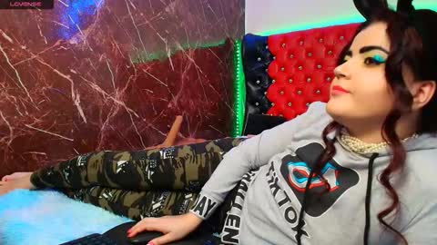 Snapshot of slutty_milf_bitch chatting on 02/20/26, 01:57 Ana online show from 02/20/26, 01:57