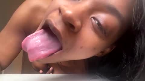 Snapshot of sluttyduchess1 chatting on 03/15/26, 05:41 sluttyduchess1 online show from 03/15/26, 05:41