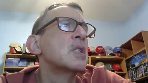 Snapshot of sluttyslave81 chatting on 01/14/26, 03:50 sluttyslave81 online show from 01/14/26, 03:50