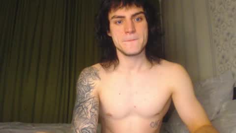 Snapshot of sly_gus chatting on 10/22/25, 10:09 Gus online show from 10/22/25, 10:09