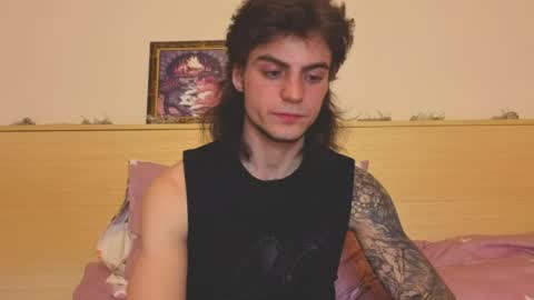 Snapshot of sly_gus chatting on 04/17/26, 03:04 Gus online show from 04/17/26, 03:04