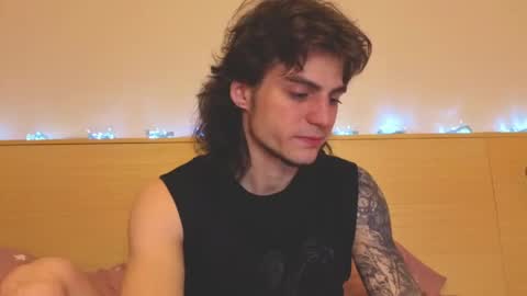 Snapshot of sly_gus chatting on 04/19/26, 07:16 Gus online show from 04/19/26, 07:16