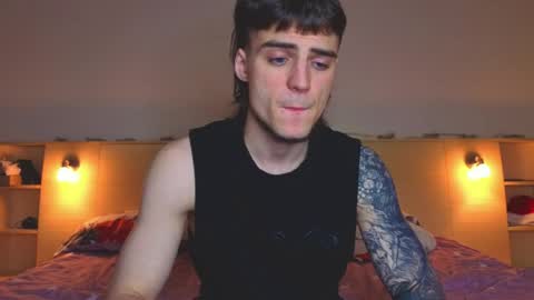 Snapshot of sly_gus chatting on 04/26/26, 04:37 Gus online show from 04/26/26, 04:37