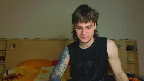 Snapshot of sly_gus chatting on 06/06/26, 04:12 Gus online show from 06/06/26, 04:12