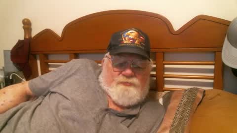 Snapshot of slydevil_sc chatting on 09/17/25, 04:52 Sly online show from 09/17/25, 04:52