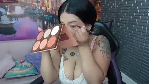 Mariana Torres online show from 10/10/25, 01:43