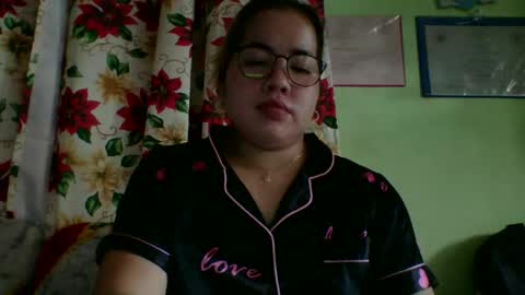 Snapshot of small_boobs59 chatting on 10/31/25, 07:09 Lovewella online show from 10/31/25, 07:09