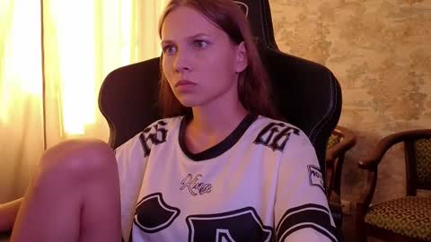 Emma online show from 09/19/25, 02:51