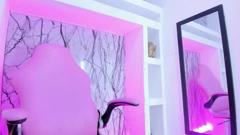 Small Hot19 online show from 09/12/25, 09:42