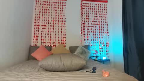 Snapshot of smalldoll7 chatting on 02/12/26, 05:57 Arianna online show from 02/12/26, 05:57