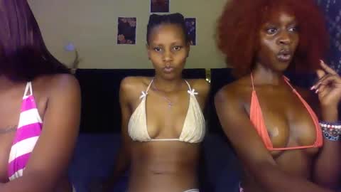 Snapshot of smallie20 chatting on 03/25/26, 02:17 Smallie20 online show from 03/25/26, 02:17