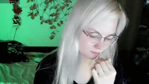 smallimpmeili online show from 11/07/25, 07:36