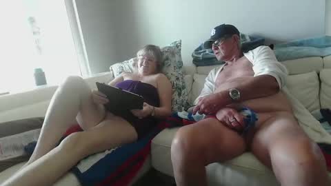 Snapshot of smallpenisbigtongue chatting on 09/28/25, 02:11 Daddy online show from 09/28/25, 02:11