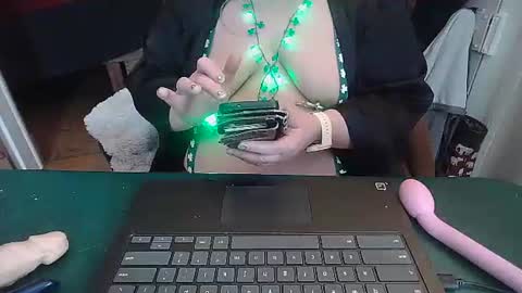 Snapshot of smalltowntrouble chatting on 03/17/26, 06:55 smalltowntrouble online show from 03/17/26, 06:55