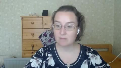 Snapshot of smart_rose chatting on 09/13/25, 10:48 smart_rose online show from 09/13/25, 10:48