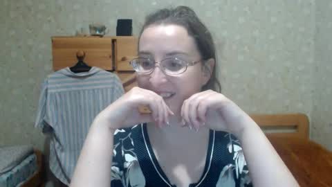 Snapshot of smart_rose chatting on 10/14/25, 04:19 smart_rose online show from 10/14/25, 04:19