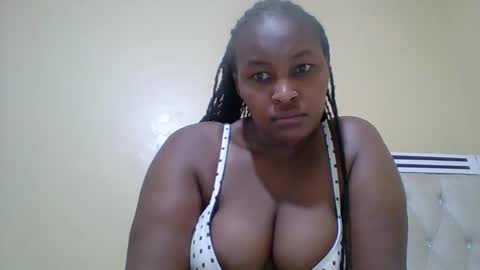 Snapshot of smartqueen1 chatting on 06/03/26, 04:37 Katerina online show from 06/03/26, 04:37