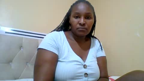 Snapshot of smartqueen1 chatting on 06/17/26, 02:40 Katerina online show from 06/17/26, 02:40