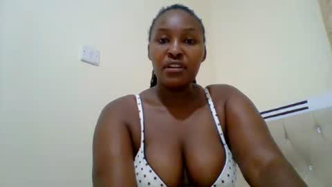 Snapshot of smartqueen1 chatting on 08/01/26, 01:05 Katerina online show from 08/01/26, 01:05