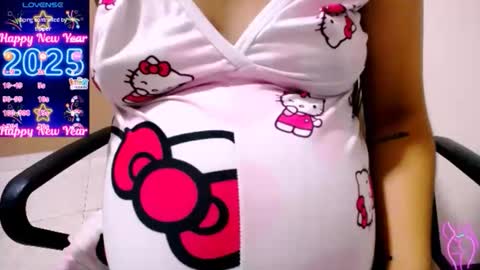 Snapshot of smeralda_24 chatting on 12/18/25, 12:17 smeralda_24 online show from 12/18/25, 12:17