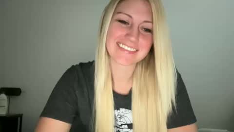 Snapshot of smexxii93 chatting on 10/20/25, 02:28 smexxii93 online show from 10/20/25, 02:28