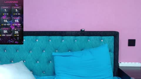 Snapshot of smile_cute_fox chatting on 11/18/25, 12:42 smile_cute_fox online show from 11/18/25, 12:42