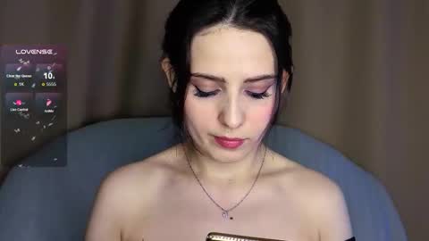 Snapshot of smile_forever_ chatting on 11/30/25, 05:06 Bella online show from 11/30/25, 05:06