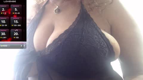 Snapshot of smilet_milf chatting on 01/11/25, 01:32 Smileth online show from 01/11/25, 01:32