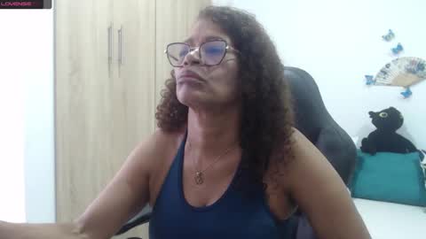 Snapshot of smilet_milf chatting on 02/05/25, 11:55 Smileth online show from 02/05/25, 11:55