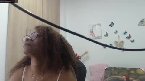Snapshot of smilet_milf chatting on 02/26/25, 11:52 Smileth online show from 02/26/25, 11:52