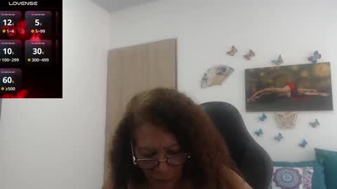 Snapshot of smilet_milf chatting on 03/05/25, 03:51 Smileth online show from 03/05/25, 03:51