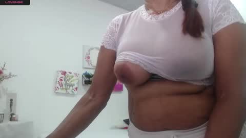 Snapshot of smilet_milf chatting on 09/12/25, 12:49 Smileth online show from 09/12/25, 12:49