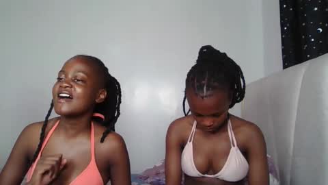 smiley luv1 online show from 12/16/25, 08:19