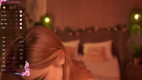 Mia online show from 09/23/25, 05:32