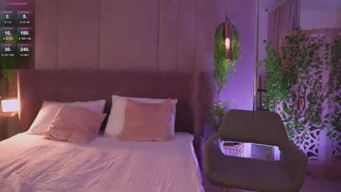 Mia online show from 11/24/25, 05:18