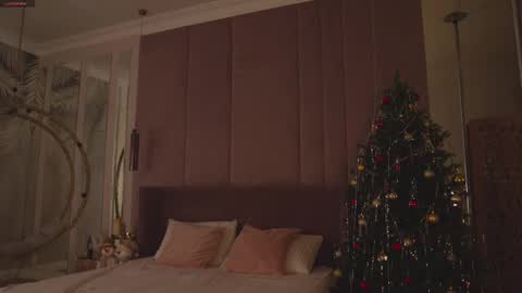 Mia online show from 12/01/25, 05:01