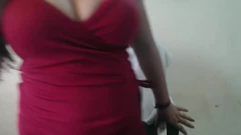 Snapshot of smiley_queen99 chatting on 05/19/26, 03:46 smiley online show from 05/19/26, 03:46