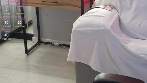 Snapshot of smilym chatting on 01/10/26, 02:13 smilym online show from 01/10/26, 02:13