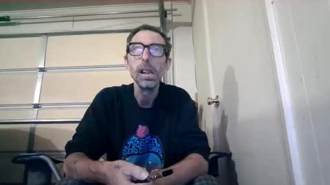 Snapshot of smkforme chatting on 10/19/25, 05:35 smoke-4-me online show from 10/19/25, 05:35